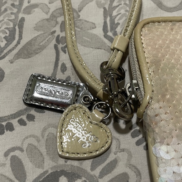 Coach Poppy Sequin Pearl White Zip Wristlet Small - Picture 3 of 9